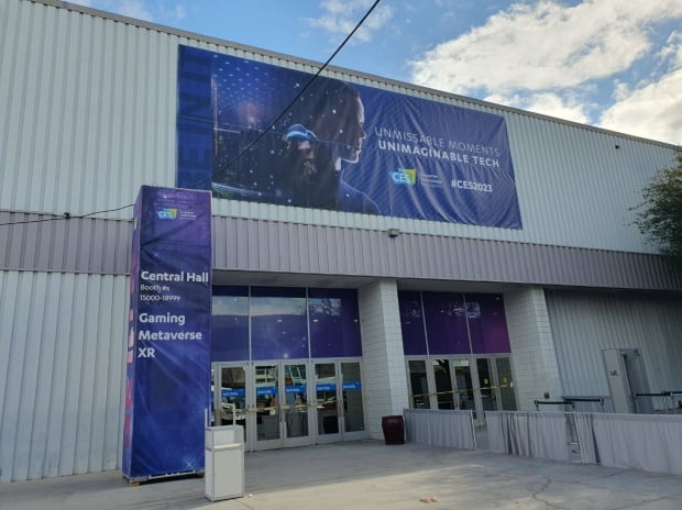 3일(현지시간) CES2023 라스베이거스 컨벤션센터(LVCC) 중앙홀에 위치한 메타버스존 외부 전경./사진=허세민 기자 