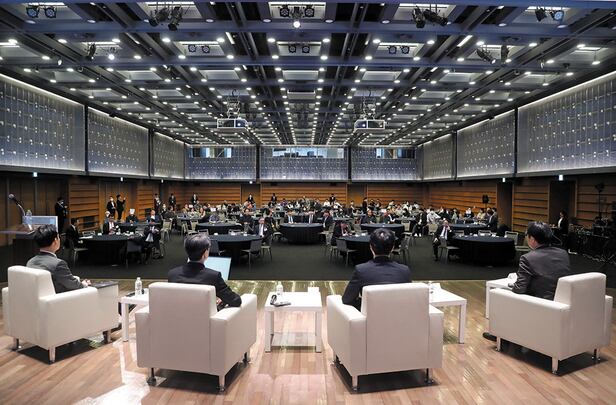 10일 서울 중구 대한상공회의소 국제회의장에서 열린 조선일보 창간 103주년 기념 '지속 가능한 미래, 주거 복지 콘퍼런스'에서 '지속 가능한 주거 정책과 사각지대 없는 주거 복지를 위한 과제'를 주제로 세션이 진행되고 있다. 이날 콘퍼런스에는 원희룡 국토교통부 장관을 비롯해 사전 등록한 일반 관람객 200여 명이 참석했다. /장련성 기자