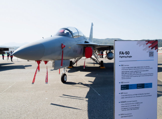 ADEX에 전시된 KAI의 FA-50 전투기. [지호영 기자]