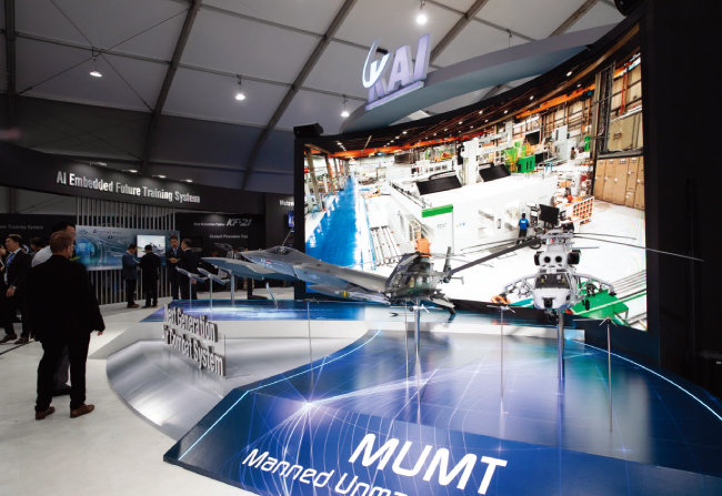 KAI의 ADEX 실내 전시장 모습. [지호영 기자]