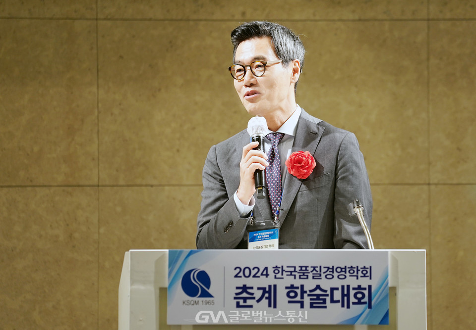 (사진제공:한국품질경영학회) 한국품질경영학회 박희준 회장이 개회사를 하고있다.
