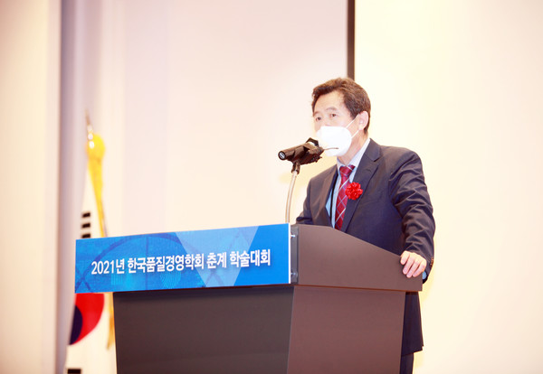 (사진:글로벌뉴스통신 김성곤 기자)한국품질경영학회 홍성훈 회장의 개회사