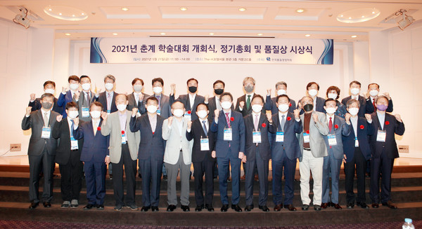 (사진:글로벌뉴스통신 김성곤 기지)단체 기념사진 촬영