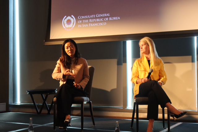 15일(현지 시간) 미국 샌프란시스코 공항 그랜드하이엇호텔에서 한국투자공사(KIC)와 주샌프란시스코총영사관이 주최한 ‘테크 인베스트먼트 아웃룩’ 포럼에서 윤송이 CSO가 발언하고 있다. 샌프란시스코=정혜진 특파원